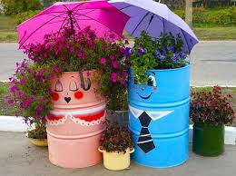 Succulents & tin cans ::: Colorful Painting Ideas To Recycle Metal Barrels And Tin Cans For Beautiful Yard Decorations