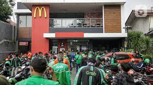 Menu kolaborasi antara bts dengan mcdonald's indonesia, bts meal, mulai dijual hari ini pukul 11.00 wib di seluruh gerai mcd. Vc8jq50gb1jsmm
