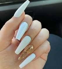Las uñas blancas son un clásico tanto en invierno como en verano: Nails Perla Ideas De Disenos Para Unas Largas Aparta Tu Facebook