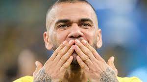 He was previously married to dinorah santa ana. Comeback Fur Dani Alves In Der Selecao Wm Quali Newsticker Sportschau De