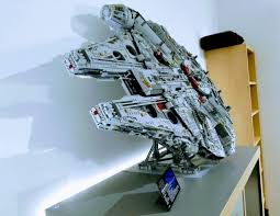 Welcome to the largest, most detailed lego star wars millennium falcon model we've ever created—in fact, with 7,500 pieces it's one of our biggest lego models, period! Efferman S Vertical Stand Fur Den Lego Star Wars Ucs Millennium Falcon 75192 Im Leser Review Millennium Falcon Lego Display Lego