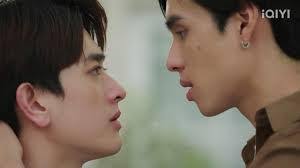 Es dreht sich um diese beiden, aber DIESE BEIDEN haben mein Auge gefangen  🤭 : r/boyslove