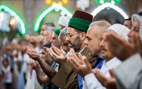 Sholawat munjiyat dikenal sebagai sholawat yang memiliki keutamaan untuk menjauhkan diri dari musibah dan kesulitan dunia. Keutamaan Sholawat Munjiyat Beserta Arti Dan Latin Penyelamat Saat Terjadi Bencana