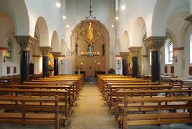 Der blick des besuchers wird vor allem auf den altarraum mit der. St Maria Himmelfahrt
