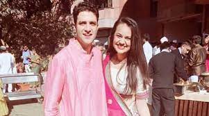Ias topper tina dabi or athar aamir khan divorce lene k liye jaipur ki family court m arzi dakhil krne pohche. Hindu Mahasabha Calls Tina Dabi S Decision To Marry Kashmiri Youth Love Jihad Suggests Ghar Wapsi India News The Indian Express