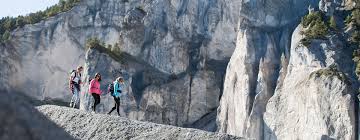 Wir wandern, klettern, genießen die ruhe und natur und abends gemeinsam die abende auf den komm mit dem backpackcircle und 11 gleichgesinnten auf eine abenteuerliche wanderung in das. Rhine Gorge The Swiss Grand Canyon
