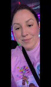 Sheena Rowell's Instagram, Twitter & Facebook