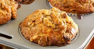 Voici Un Muffin A La Banane Et Aux Noix Fait De Yogourt Miam Food Banana Oat Muffins Banana Nut Muffins
