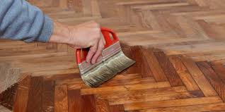 Kemasan parket dibuat dengan kepingan kayu beroti disusunkan seperti yang ditunjukkan dalam gambar. Finishing Lantai Kayu Solid Yang Tepat Dan Hasil Optimal