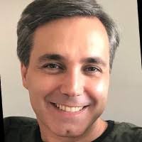 E-mail e telefone de Luis Russo