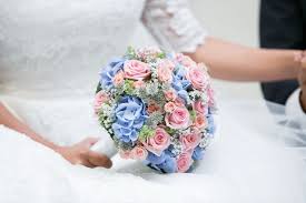 My favorite color 💙 #hydrangea #hortensie #flowersofinstagram #hortensienratgeber #hortensienliebe #hydrangeas #blauehortensien #föhrliebt #nachbarsgarten #hortensienblüten. Bride Bouquet Blue Pink Brautstrauss Blau Rosa Mit Hortensien Foto Hochzeitslicht Berlin Brautstrauss Blau Brautstrauss Brautstrauss Rosa