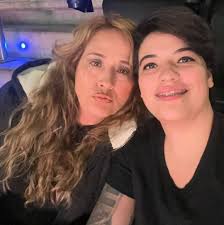 De nuestra nueva colección 2018. Presentamos el modelo Borgoña de la  colección Clásica Vestido de corte circular, escote corazón con tirantes a  transparencia, cauda desmontable decorado con aplicaciones de importación.  ¡Hermoso! #Bride #