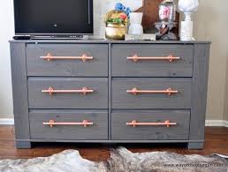 75 Graue Schlafzimmer Ideen Und Fotos In 2021 Diy Kommode Schubladen Griffe Kommoden Griffe