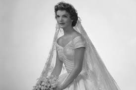 More images for hochzeitskleid pompöackie kennedy hochzeitskleid » weitere ideen zu hochzeitskleid, hochzeit, brautkleid. Jackie Kennedy Die Traurige Und Viel Zu Selten Erzahlte Geschichte Ihres Brautkleids Vogue Germany