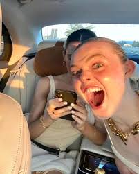 Made a little paid ad video for @cuyana featuring their new jewelry. Hoops  with a beautiful pearl embellishment ✨ #Cuyana #MyCuyana #FewerBetter