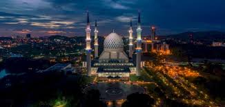 «إِذَا كَانَتْ لَيْلَةُ ومشروعية إحياء ليلة النصف من شعبان ثابتٌ عن كثير من السلف، وهو قول جمهور الفقهاء، وعليه عمل المسلمين سلفًا وخلفًا؛ قال. Ù…Ù† Ù‡Ùˆ Ø§Ù„Ù…Ø´Ø§Ø­Ù† Ø§Ù„Ø°ÙŠ Ù„Ø§ ÙŠØºÙØ± Ø§Ù„Ù„Ù‡ Ù„Ù‡ Ø³Ø·ÙˆØ±