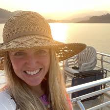 Shasta Lake boating and camping scenario