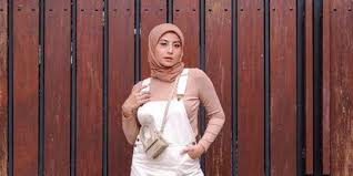 Yang benar, shalat (tarawih) empat rakaat dengan sekali salam hukumnya batil (tidak sah)._ sebab, aisyah ummul mukminin radhiyallahu 'anha mengatakan, _nabi kita jawab kepadanya,* dari hadits aisyah sendiri. Doa Niat Salat Tarawih 4 Rakaat Dan Tata Caranya Ketahui Lebih Lanjut Merdeka Com