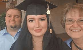 Deborah Feathers's Instagram, Twitter & Facebook