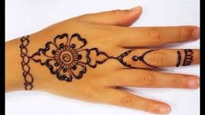 Cocok untuk para pengantin di hari pernikahan. Tangan Gambar Henna Simple Dan Mudah Ditiru