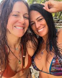 Loving this woman, so much! Her courage, her strength and her heart!  ❤️‍🔥🐯 With the support of each other, we keep walking this wild journey  called life. 🦋#sisterhood #bff #bestie #healingjourney #puravida