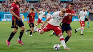 Per la prima serata in tv, sabato 19 giugno raiuno alle 20.30 trasmetterà la partita di calcio tra spagna e polonia, valida per la fase a gironi degli europei. Pfzrv11qys1o1m