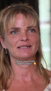 Corinnas Mutter Bianca sieht zum ersten Mal ihre Tochter und kann es kaum  erwarten sie endlich zu sehen.😍 #Bittemeldedich 👉"Julia Leischik sucht:  Bitte melde dich"