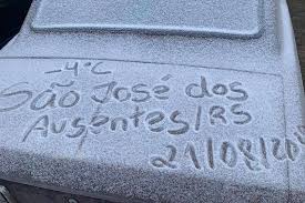 Não é todo ano que neva em gramado. Onda De Frio Derruba Temperaturas No Brasil E Faz Ate Nevar O Tempo