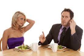 Codul bunelor maniere intrare restaurant. LecÈ›ie De PoliteÈ›e De Ce IntrÄƒ BÄƒrbaÈ›ii Primii In Restaurant Editia De Dimineata