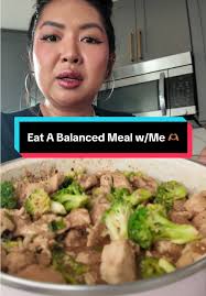 Have a balanced meal with me 🫶🏽 Whenever I come back from a  foodie-vacation I like to make my so-called “balanced meals” and this  chicken with broccoli is one of my go-to’s ! It’s super easy to make, ...