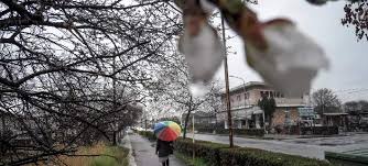 Πιο αναλυτικά, σύμφωνα με την υπηρεσία meteo.gr του εθνικού αστεροσκοπείου αθηνών, αναμένονται τοπικές βροχές και σποραδικές καταιγίδες έως το πρωί σε θράκη, ανατολική μακεδονία, χαλκιδική, ανατολική θεσσαλία, ανατολική στερεά και νησιά του βορείου και ανατολικού αιγαίου. Kairos Ayrio 21 Noembrioy Se A8hna 8essalonikh Kai Se Olh Thn Ellada Tilegrafimanews