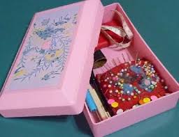 シンプルな昭和レトロな裁縫箱です ときめき探しの旅へ 裁縫箱 昭和レトロ 裁縫