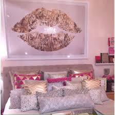 Every gold bedroom is a beauty on its own and will give your home a stunning touch. Glitter Gold And White Bedroom Vtwctr
