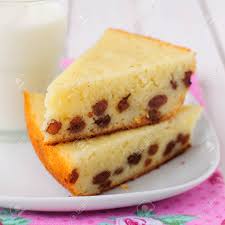 Nach der backzeit den kuchen abkühlen lassen. Zwei Stucke Von Griess Kuchen Mit Einem Glas Milch Lizenzfreie Fotos Bilder Und Stock Fotografie Image 47809764