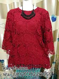 Baju atasan kebaya brokat kombinasi batik model tunik memang sering dijadikan pilihan banyak wanita untuk berpenampilan saat akan menggunakan baju kebaya modern dan lebih terbaru serta kekinian pada saat ini. Hebat Baju Atasan Brokat Terbaru