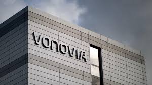 Vonovia hat den aktionären der deutsche wohnen ein übernahmeangebot unterbreitet und will dafür 18 milliarden euro in die hand nehmen. T1lqgbwnlecmtm