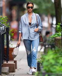 Jun 09, 2021 · kanye west and irina shayk spark romance rumors with birthday trip to france while kim kardashian was celebrating ex kanye west's birthday online, the grammy winner was spotted on a getaway to. Irina Shayk Flashes Her Black Bra After Spending Time With Kanye West In France Aktuelle Boulevard Nachrichten Und Fotogalerien Zu Stars Sternchen