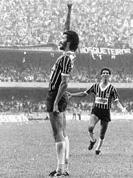 Democracia corinthiana) was an ideological movement and an innovative way to manage a club, recognized in brazil as one of the most important actions in the struggle against dictatorship and the only movement of this nature installed on a football club. Filme Sobre A Democracia Corinthiana Chega Aos Cinemas Neste Sabado O Torcedor Corintiano Tera Mais Uma Op Democracia Corinthiana Futebol Futebol Corinthians