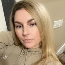 Desirae Brooks's Instagram, Twitter & Facebook