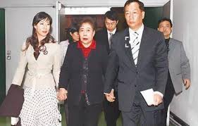 May 08, 2021 · 鴻海創辦人郭台銘退而不休，4月初他大手筆砸50億元投資上市新藥公司台康生技，一躍成為最大股東，震驚生技界。本刊調查，去年郭台銘出手整頓健康事業群（m次集團）後，就將重心放到生技事業上，不但租下鴻海土城頂埔廠整層辦公室，近期更對外招兵買馬準備擴大生醫投資，可動用銀彈高達. éƒ­å°éŠ˜å¦»å­æž—æ·'å¦‚çš„å®¶æ—èƒŒæ™¯ æ¯æ—¥é ­æ¢