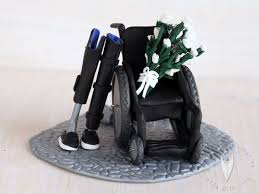 Rollstuhl Brautpaar Tortenfigur Fur Die Hochzeitstorte Hochzeitstortenfigur Weddingc Hochzeit Torte Figuren Hochzeitstorte Figuren Hochzeitstortenfiguren