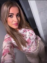 Lorena Frank's Instagram, Twitter & Facebook