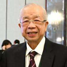 Eddy Katuari & family