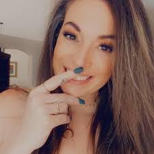 Alisha Benoit's Instagram, Twitter & Facebook