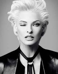 However, short hair and simple cornrows tend to look monotonous. 25 Best Short Haircuts For Oval Faces Oval Face Haircuts Linda Evangelista Trendy Short Haircuts