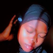 Zainab Ayomide (@Zaynabmide09)