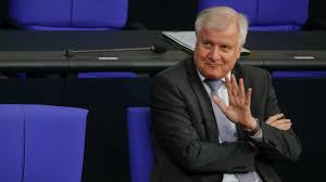 He has led the christian social union, the bavarian sister party of chancellor angela merkel's christian democrats, for over a decade. Horst Seehofer Innenminister Beendet Politik Karriere Nach Der Bundestagswahl 2021 Politik Inland Bild De