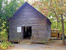 The Old Pine Grove One-room School House Circa Early 1900s The Building Was Moved From The Scataway Creek Hiawassee Georgia Old Buildings Georgia Mountains