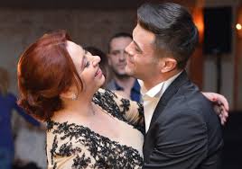 Oana roman o face agresiva pe oana zavoranu: Oana Roman Este Insarcinata Se Va Marita Dupa Ce Va Naste Adpm