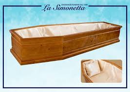 In compenso, sono prodotti di qualità adatti ad affrontare la veglia funebre e il funerale. Bare E Casse Da Morto Onoranze Funebri La Simonetta Dal 1946